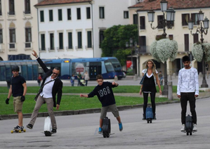 Airwheel Electric Self-balancing Scooter Appeals for Returning the Blue Sky by Saving Energy and Reducing Emission