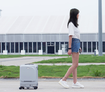 Airwheel SR5 smart suitcase